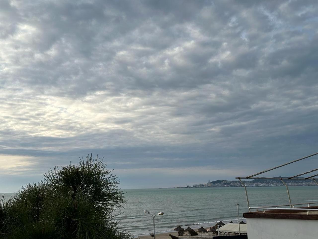 Sunset Sea View - Beachfront Balcony - Ac - Wifi Durrës Eksteriør bilde